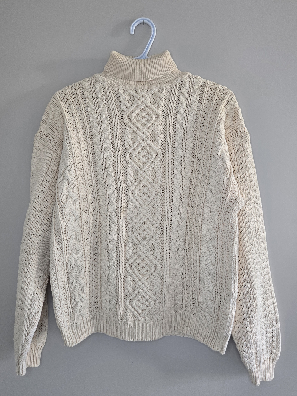 Vintage cream cable knit turtleneck sweater, 100% cotton, medium + like new